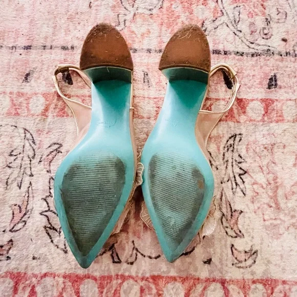 Elegant Gold Floral Chunky Heels - Picture 4 of 4